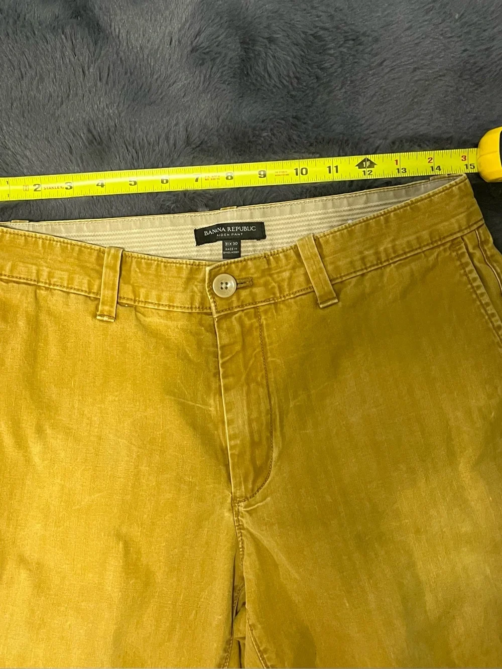 Banana Republic Men's Chinos in Mustard Yellow Size 31/30
